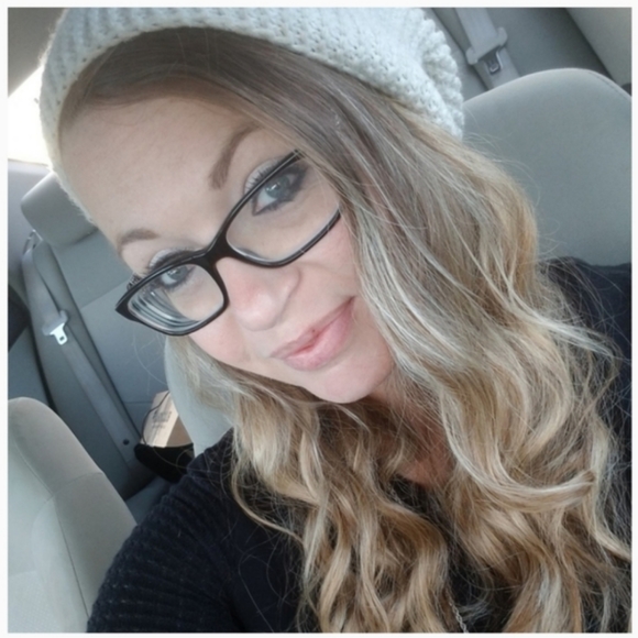 Meet your Posher, Kelly - Picture 1 of 2